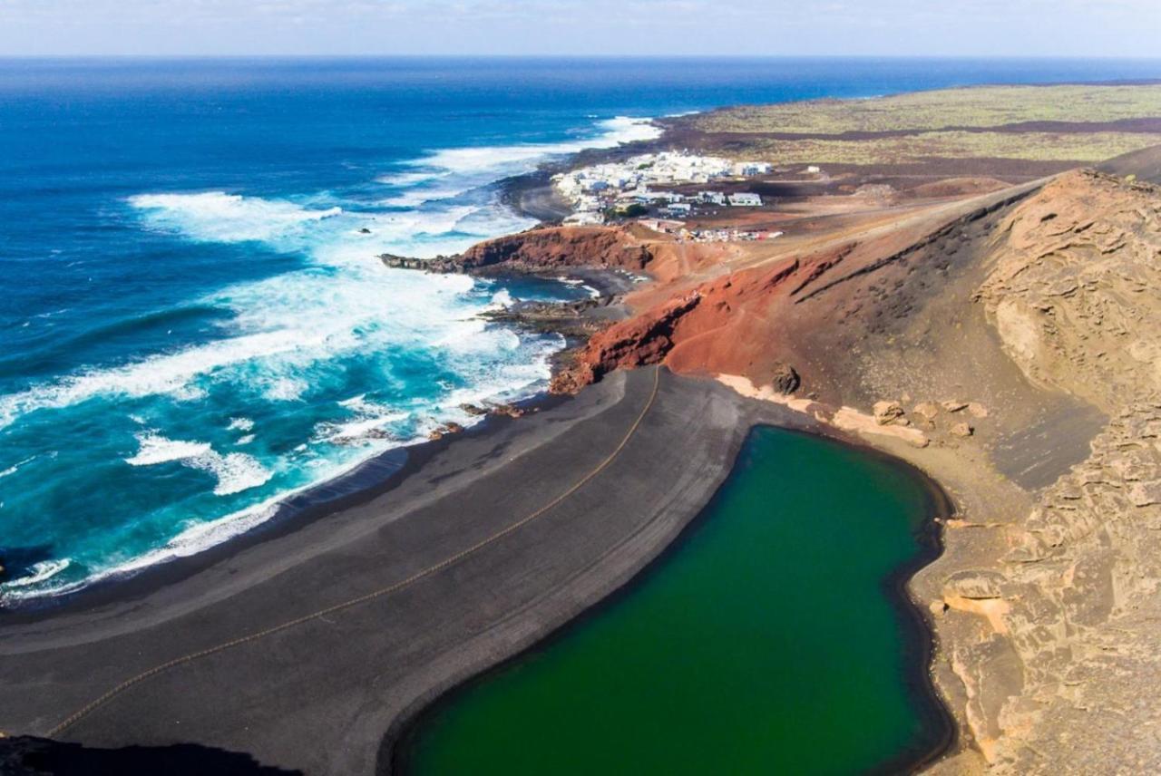 Vista Faro Playa Blanca (Lanzarote)
