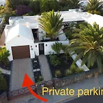 Lovely Villa Nico Playa Blanca, hot tub, communal pool