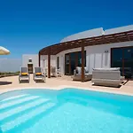 Villa Luar -Secluded, Sophisticated & Chic