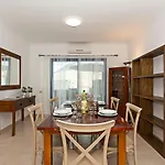 3Br Home - Private Heated Pool - Parking