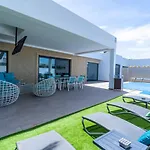 Sea Breeze Villas Lapa And Claca