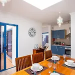 Captivating 2-Bed Villa In Playa Blanca