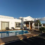 Villa Mo Luxury Heated Pool