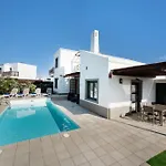 Camelot Holiday Homes By Livvo