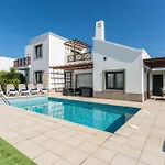Camelot Holiday Homes By Livvo