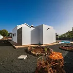 Agradable Y Familiar Con Piscina Casa Inima