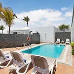 Charming Villa In Playa Blanca With Private Pool