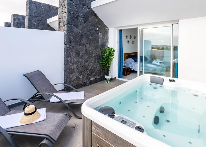 Monterey House Playa Blanca