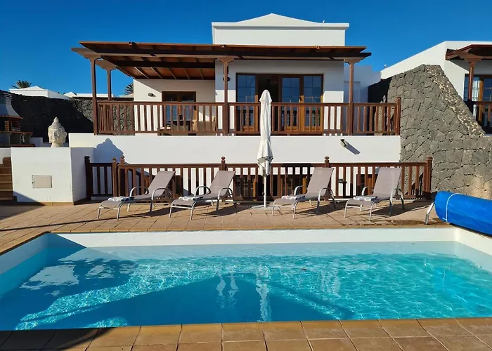 Luxury 4-Bedroom Villa With Heated Pool + Sea View