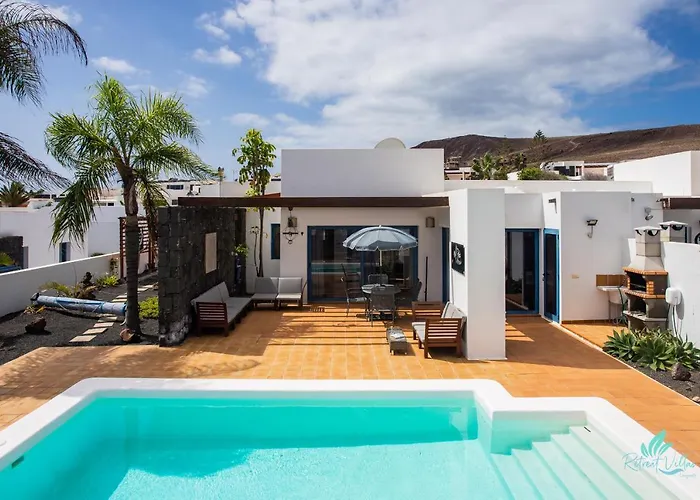 Captivating 2-Bed Villa In Playa Blanca