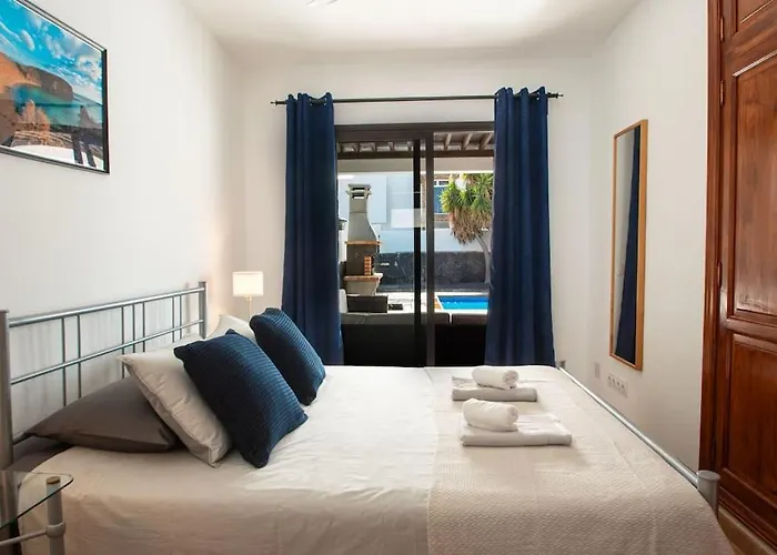 Casa Marlay Spacious, Heated Pool, Bbq & Fast Wi-Fi Only 15 Minutes Walk To Town
