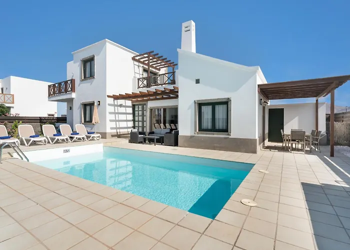 Camelot Holiday Homes By Livvo