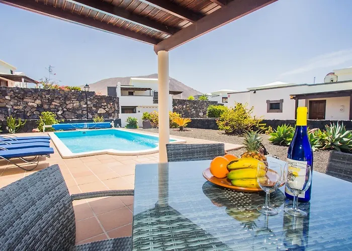 Eslanzarote Villa Eleonor, Super Wifi, Heated Pool, Sat Tv
