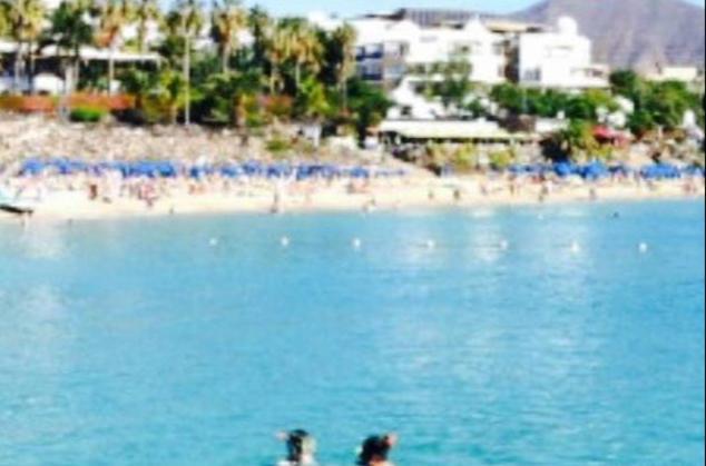 Backpackers Playa Blanca Bed & Breakfast *
