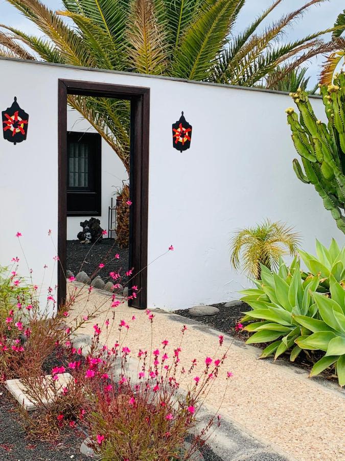 Villa Lovely Nico Playa Blanca, Hot Tub, Communal Pool
