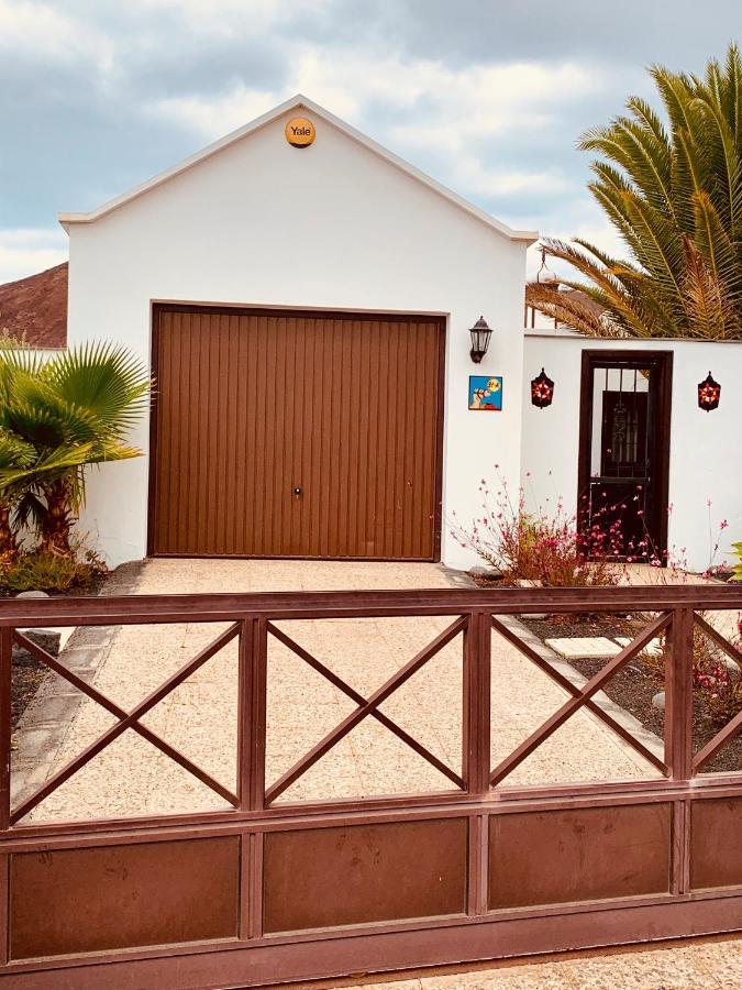 Villa Lovely Nico Playa Blanca, Hot Tub, Communal Pool *