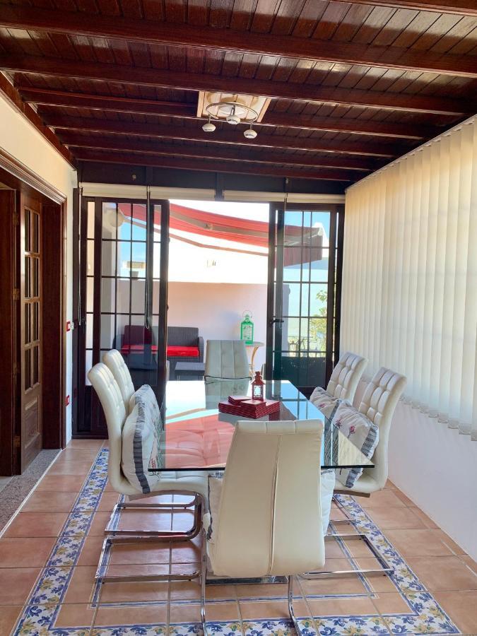 Villa Lovely Nico Playa Blanca, Hot Tub, Communal Pool *