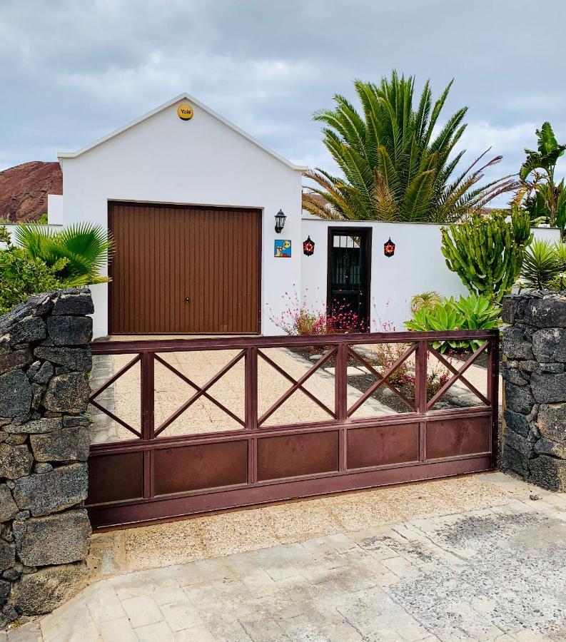 Villa Lovely Nico Playa Blanca, Hot Tub, Communal Pool *