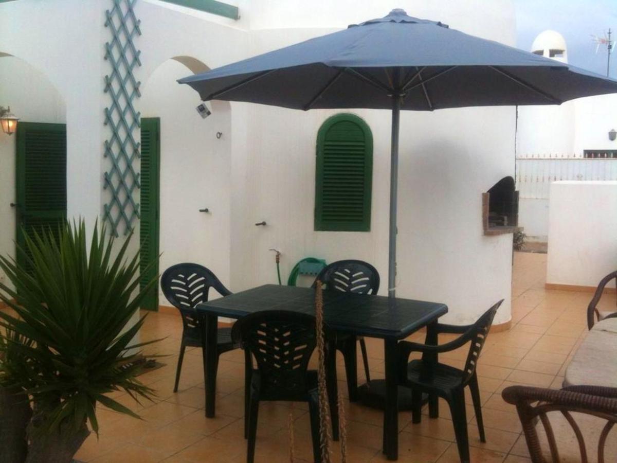 2 Bedrooms With Sea View Shared Pool And Enclosed Garden At Montana Roja Playa Blanca (Lanzarote)
