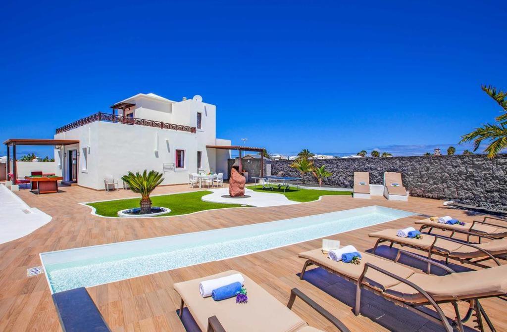 Rubi Villa