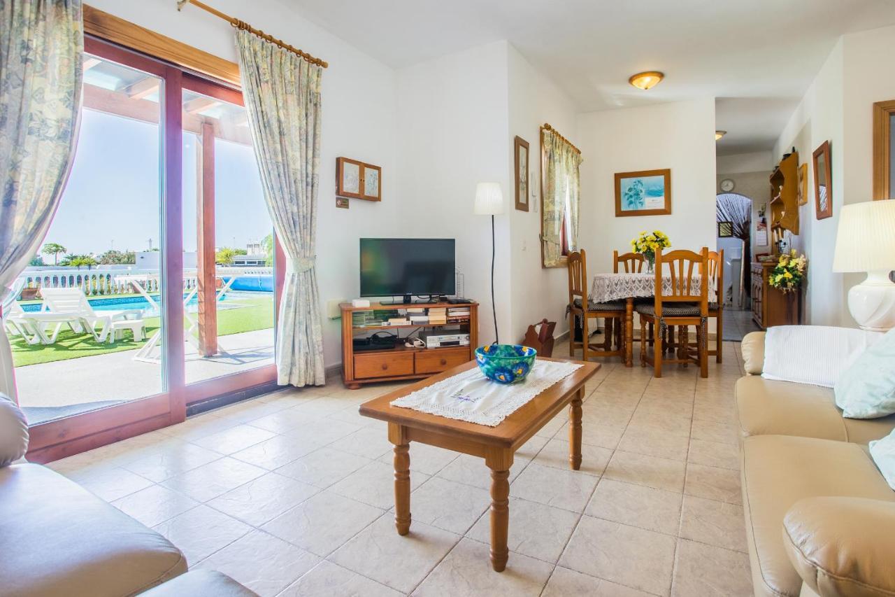 Beautiful 2 Bed With Large Pool Casa Manana