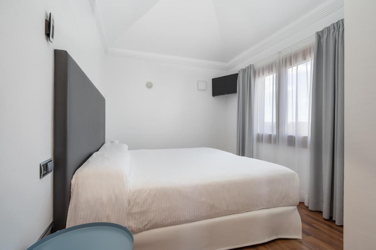 Ereza Villas Camelot Villa *