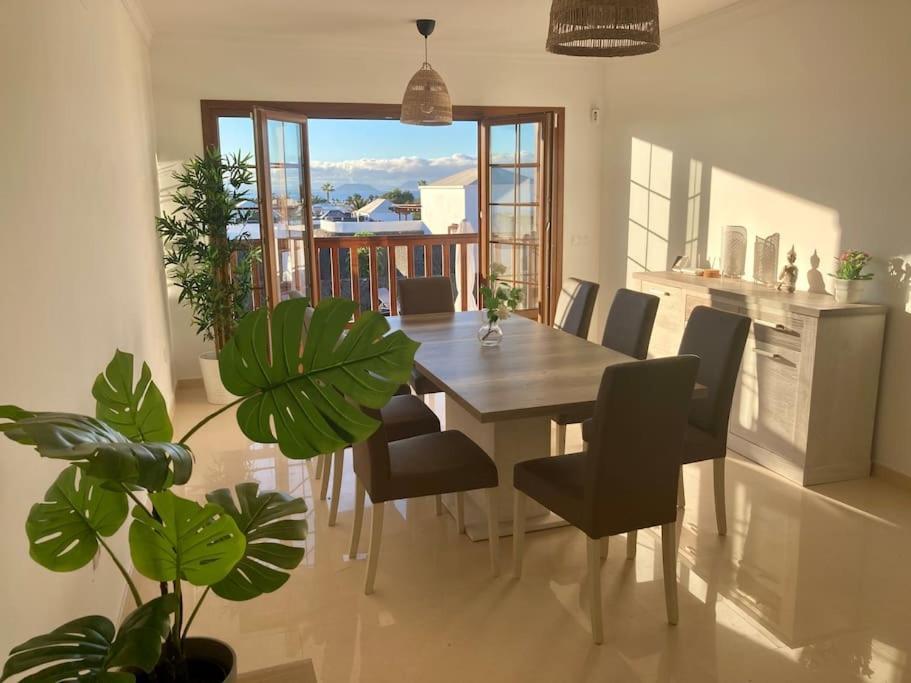 Luxury 4-bedroom With Heated Pool + Sea View Villa
