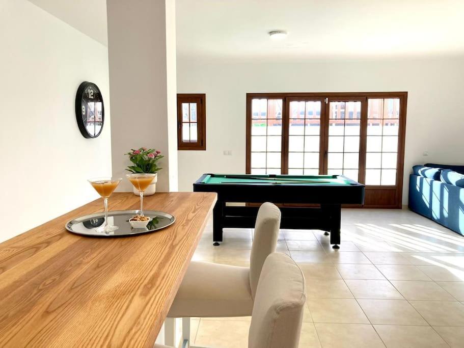 Villa Luxury 4-bedroom With Heated Pool + Sea View *