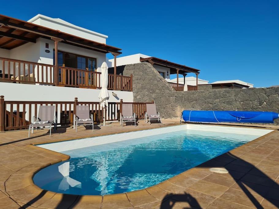 Luxury 4-bedroom With Heated Pool + Sea View Playa Blanca (Lanzarote)