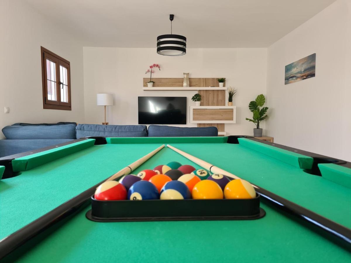 Luxury 4-bedroom With Heated Pool + Sea View *