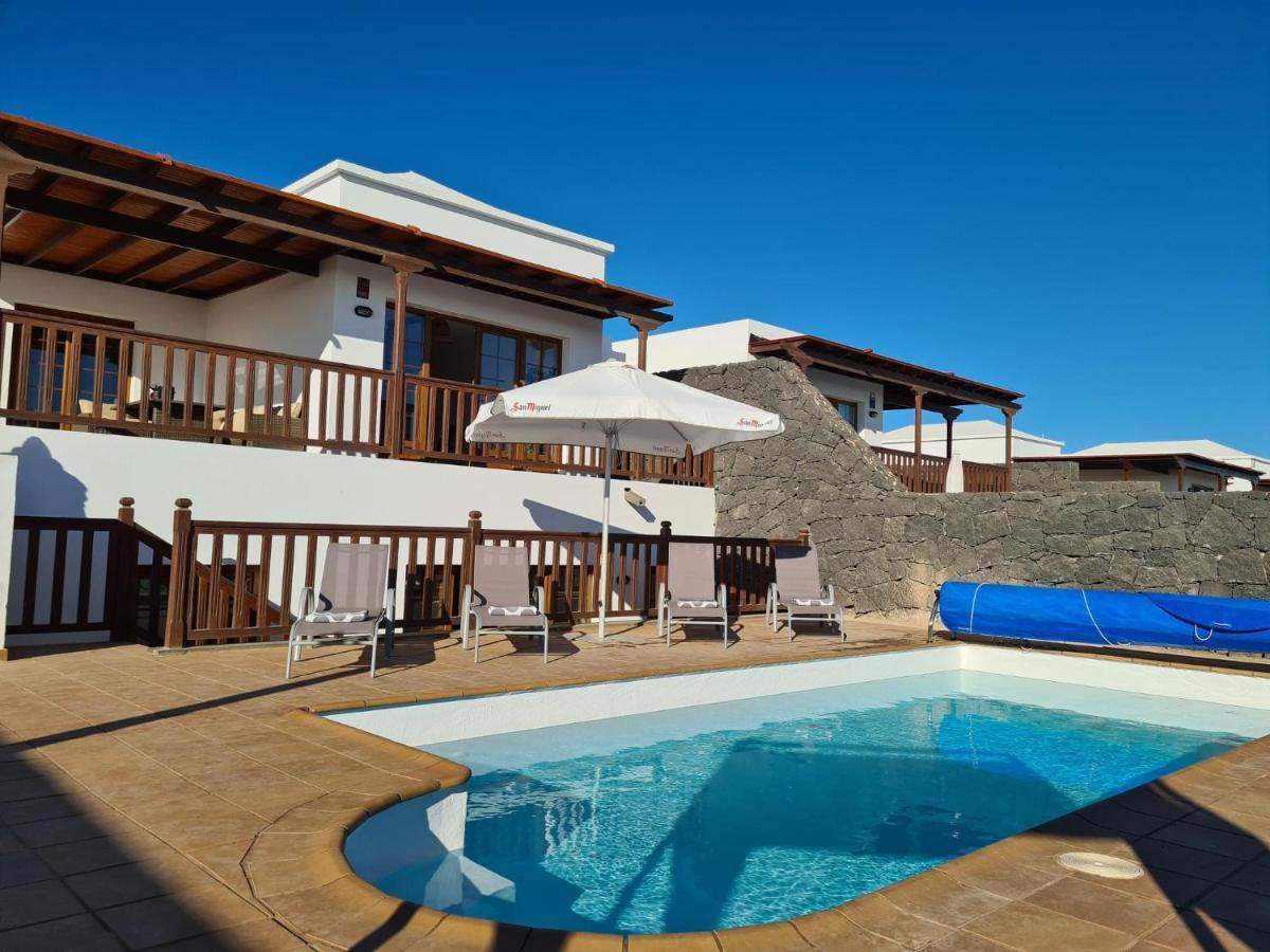Luxury 4-bedroom With Heated Pool + Sea View Villa Playa Blanca (Lanzarote)