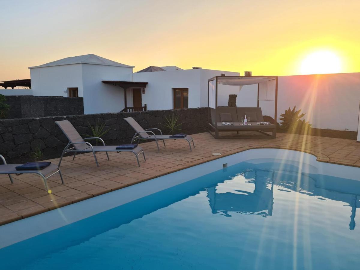 Villa Luxury 4-bedroom With Heated Pool + Sea View *