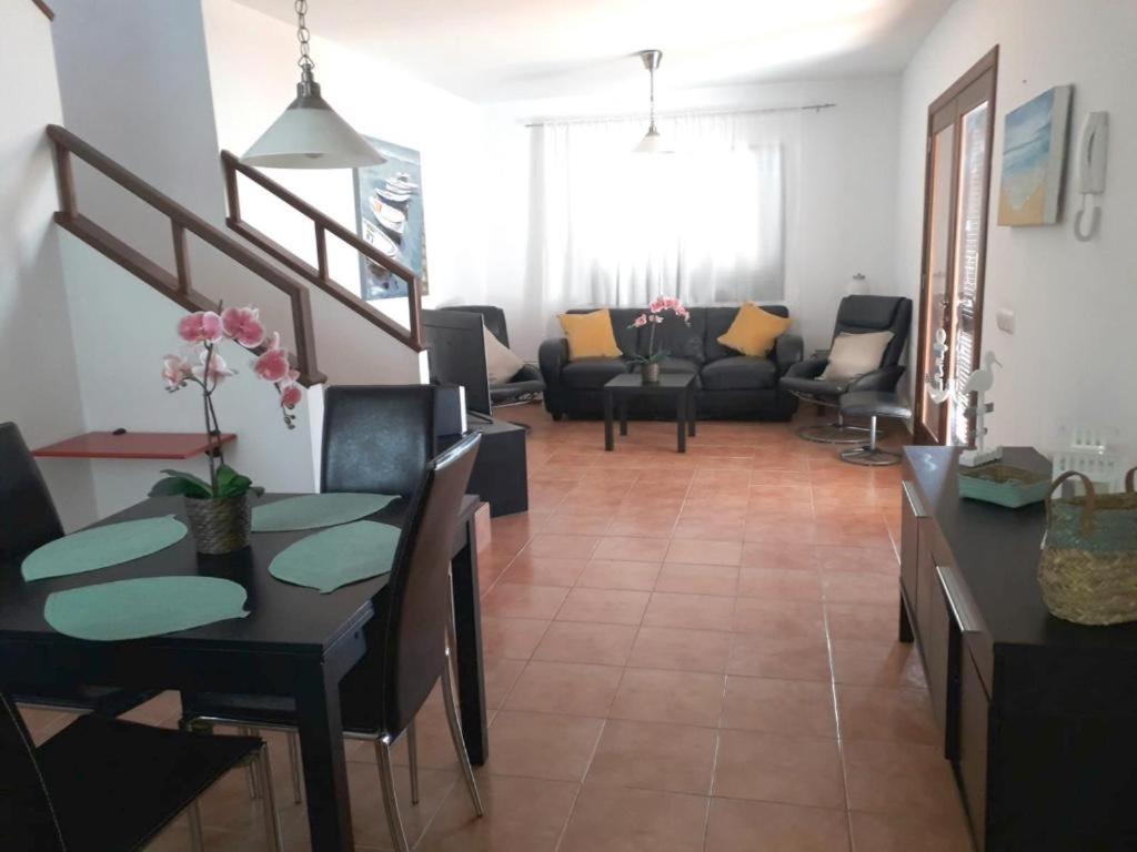 Super Detached Private Near The Beach- Heated Pool-wifi-uk Tv * Playa Blanca (Lanzarote)
