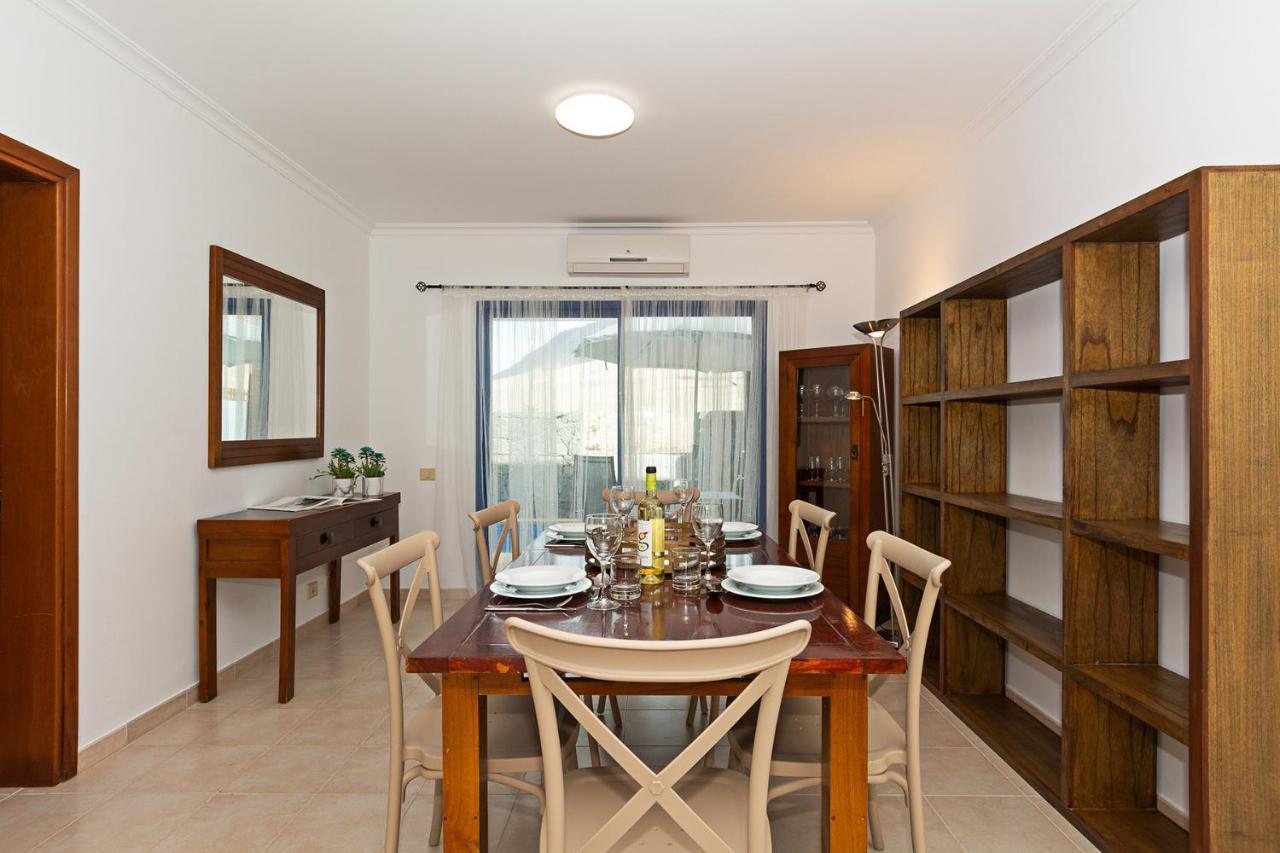 3br - Private Heated Pool - Parking Villa