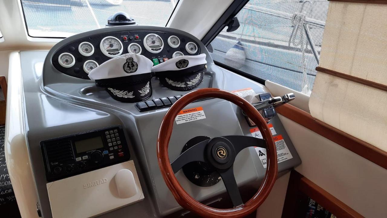 Yaku Wayra Charter Botel Playa Blanca (Lanzarote)