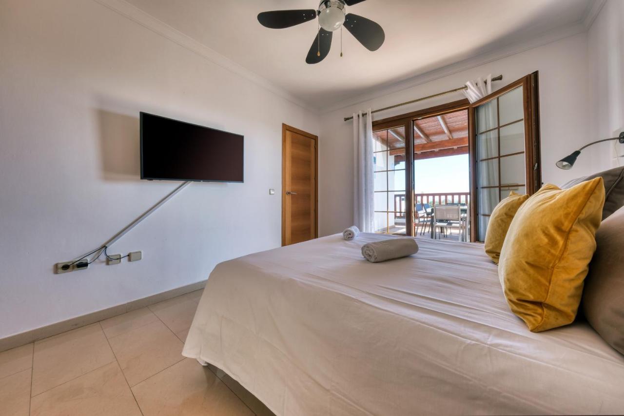 Flavia-private Pool, Jacuzzi, Sea Views *