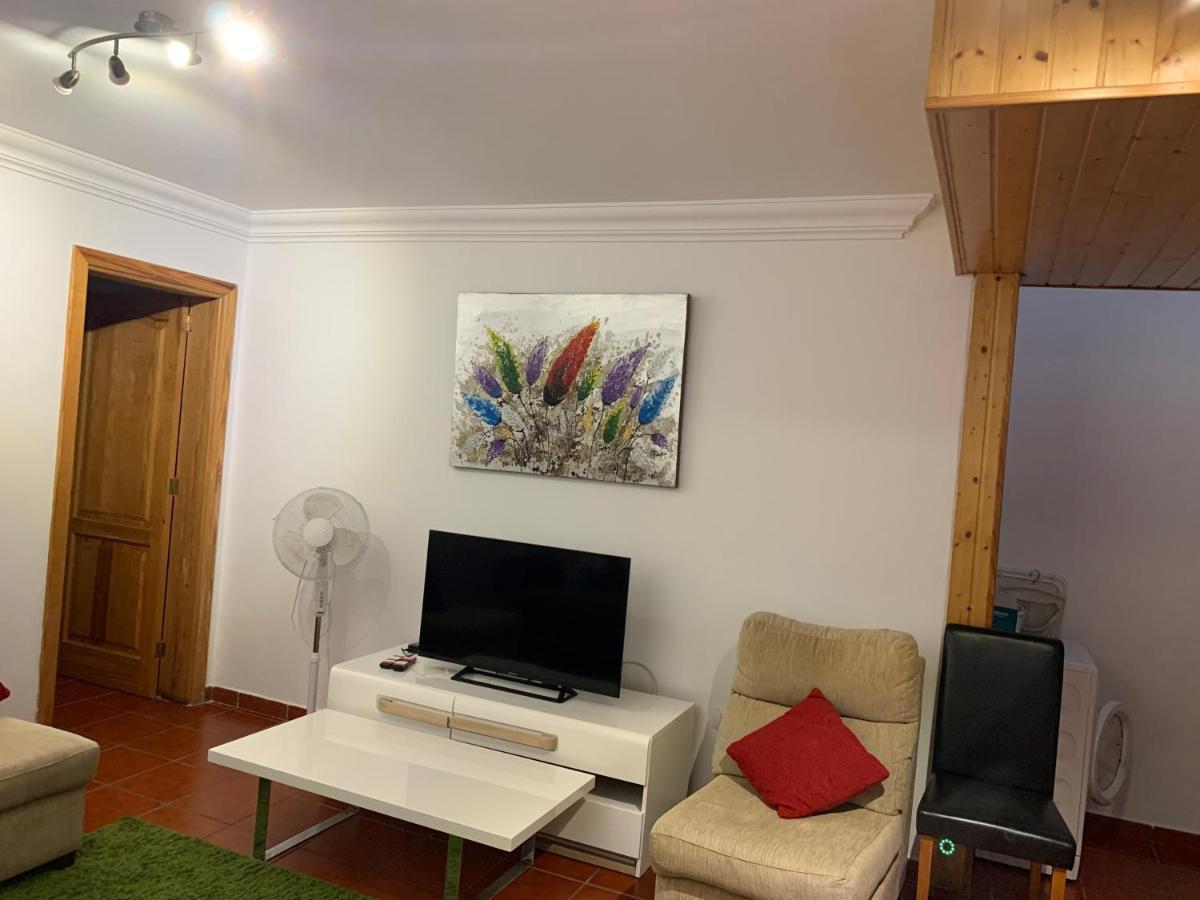 Basement Very Large Fantastic Location Apartamento