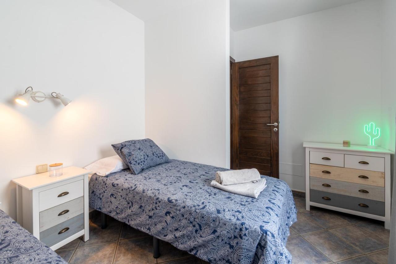 Luxury 3-bedroom With Heated Private Pool - In Marina Rubicon, Playa Blanca, Lanzarote *