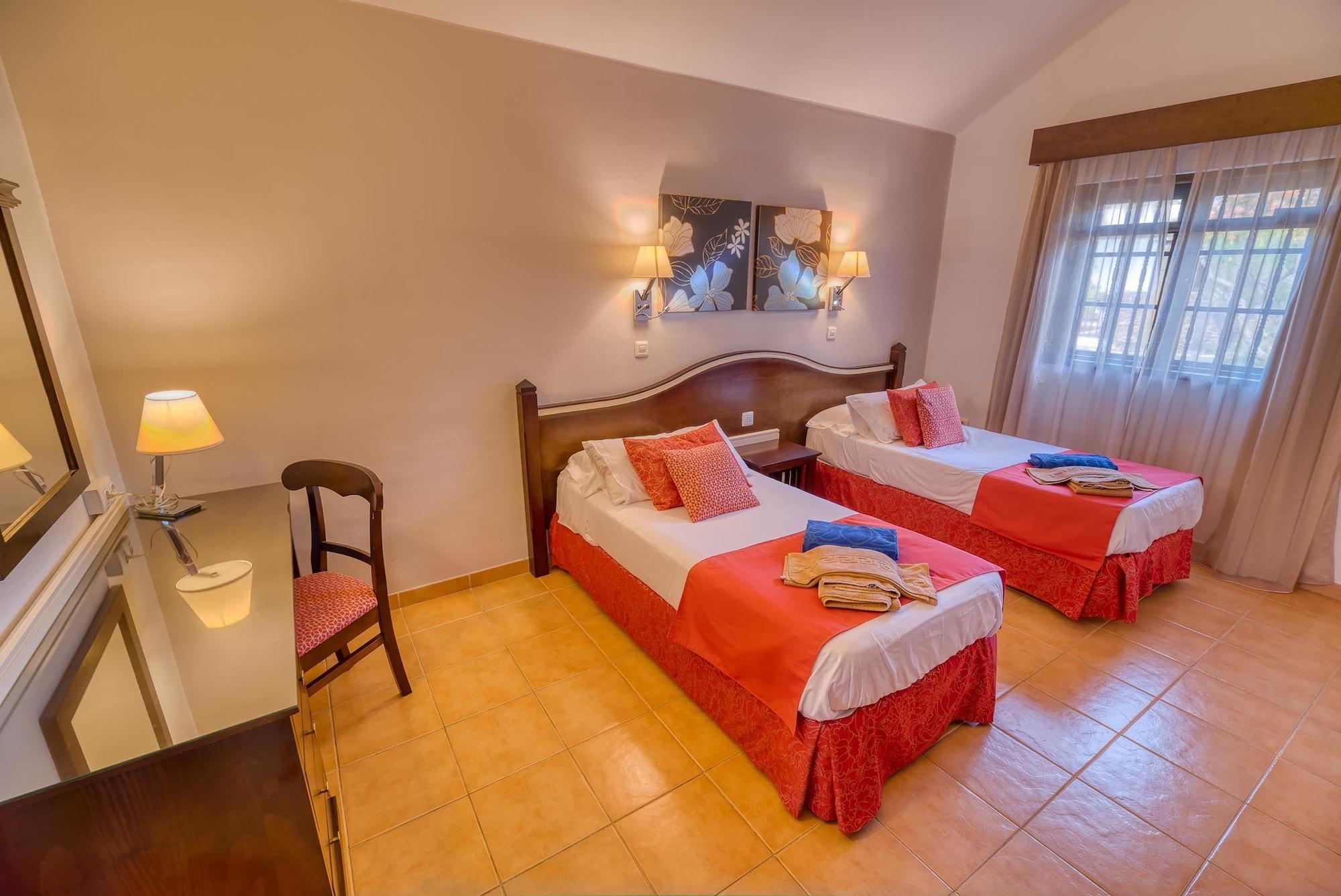 Ona Casitas Apartahotel 4*