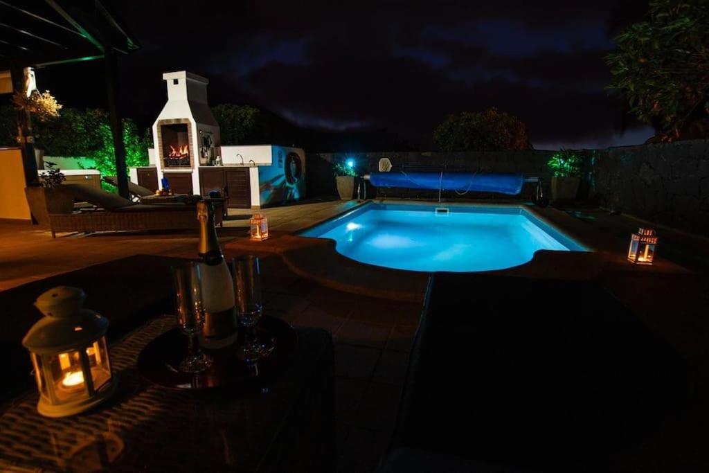 Solsidan Pool, Jacuzzi, A/c 15 Minutes Walking To Marina Rubicon
