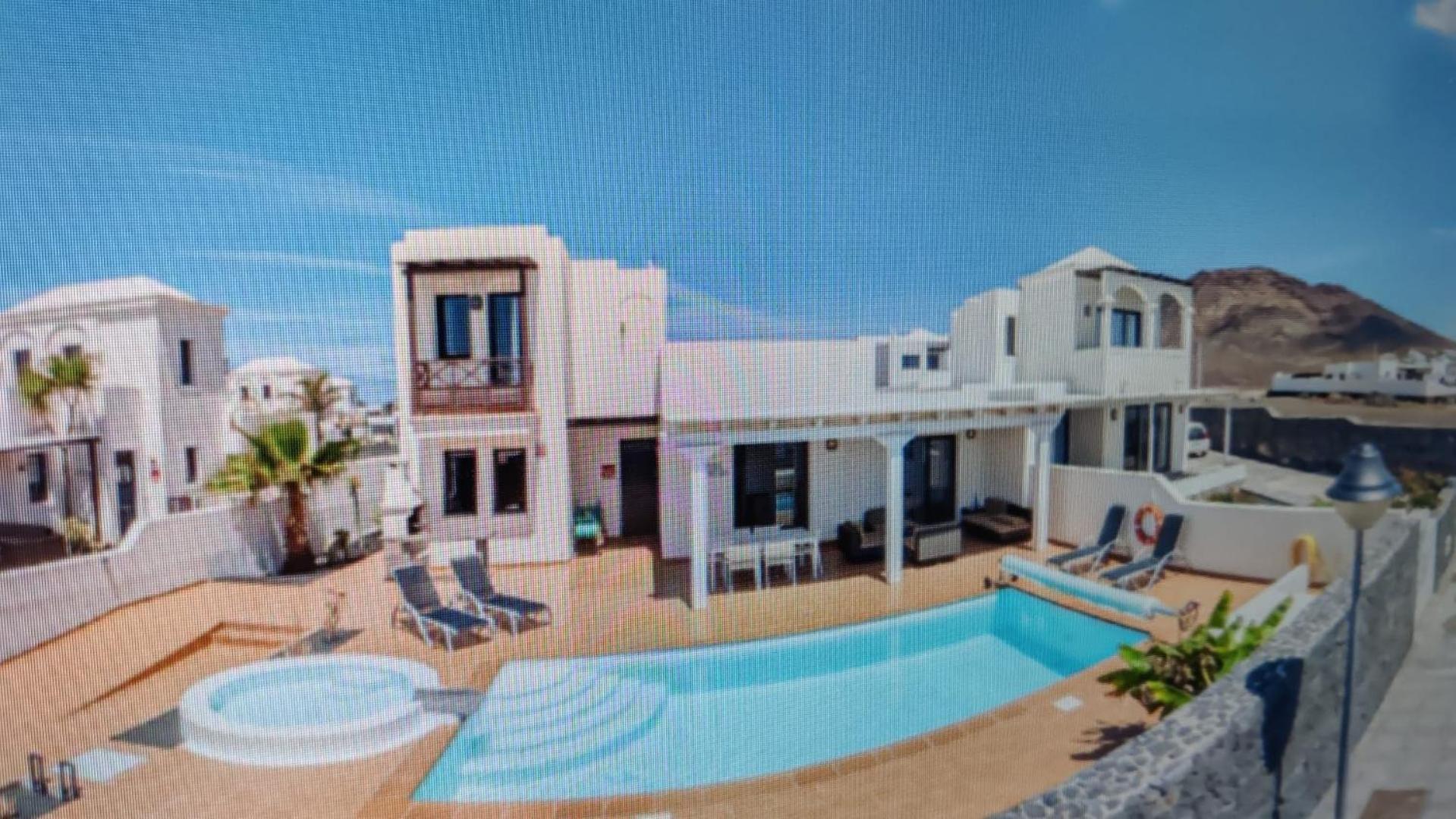 Sunset Faro Deluxe & Pool Villa *