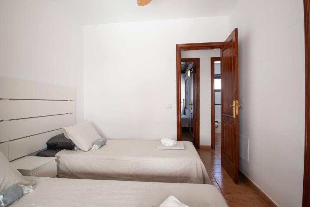 Casa Marlay Spacious, Heated Pool, Bbq & Fast Wi-fi Only 15 Minutes Walk To Town * Playa Blanca (Lanzarote)