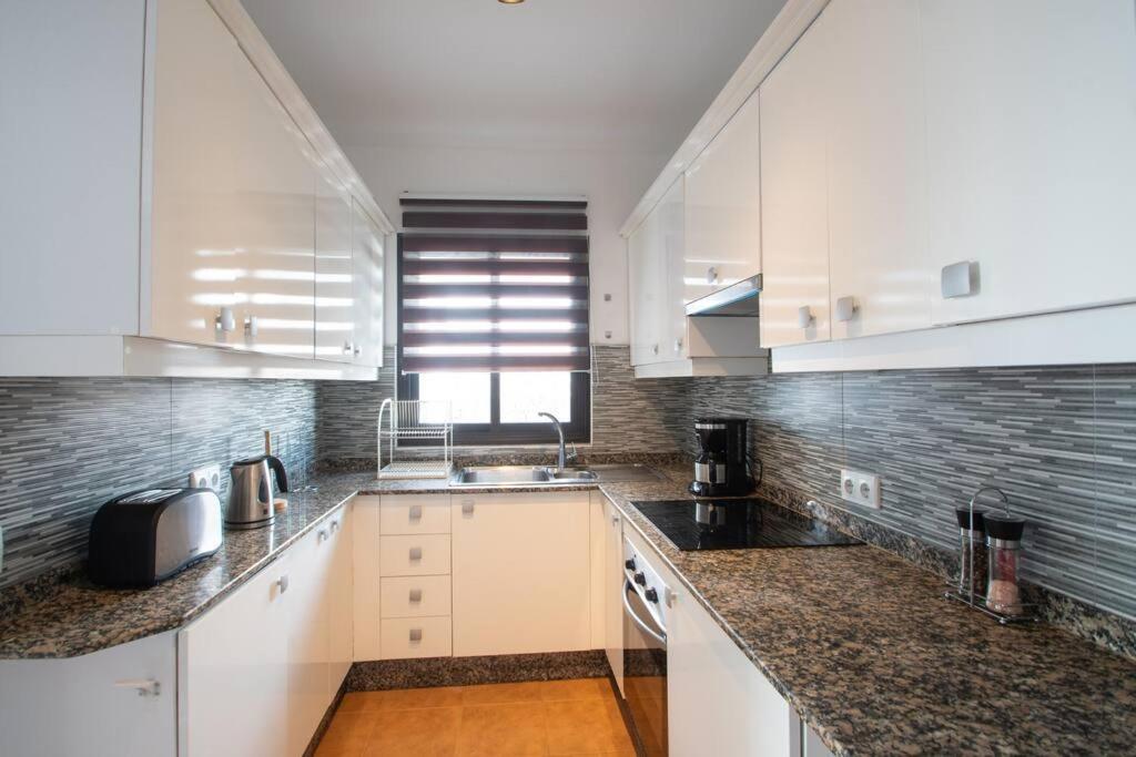 Casa Marlay Spacious, Heated Pool, Bbq & Fast Wi-fi Only 15 Minutes Walk To Town Playa Blanca (Lanzarote)