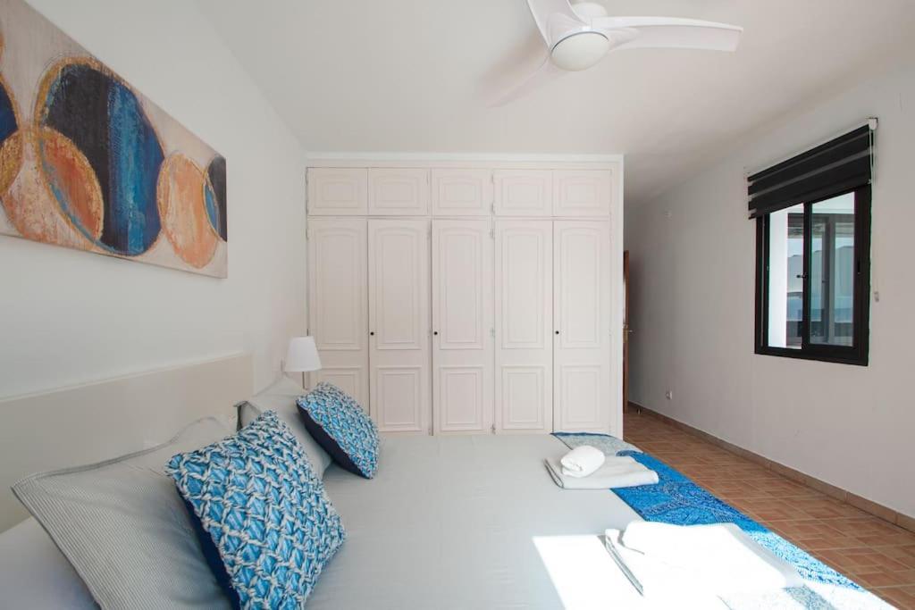 Casa Marlay Spacious, Heated Pool, Bbq & Fast Wi-fi Only 15 Minutes Walk To Town * Playa Blanca (Lanzarote)