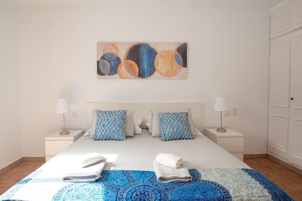 Casa Marlay Spacious, Heated Pool, Bbq & Fast Wi-fi Only 15 Minutes Walk To Town Holiday home *