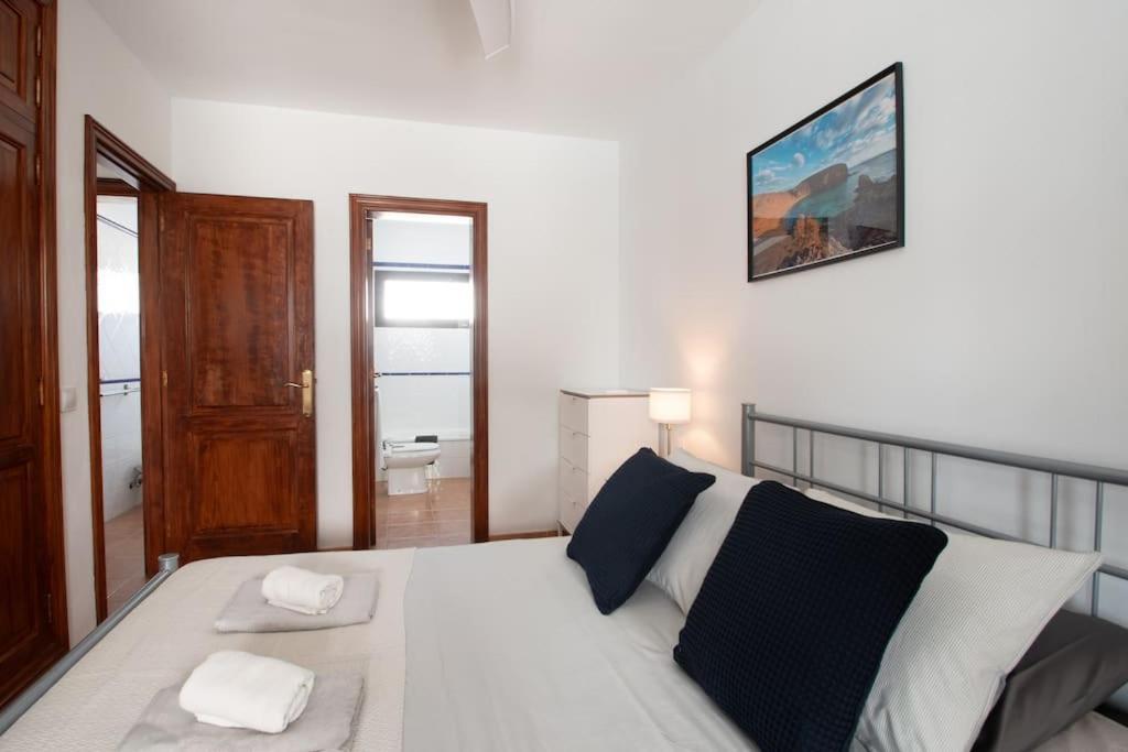 Holiday home Casa Marlay Spacious, Heated Pool, Bbq & Fast Wi-fi Only 15 Minutes Walk To Town Playa Blanca (Lanzarote)