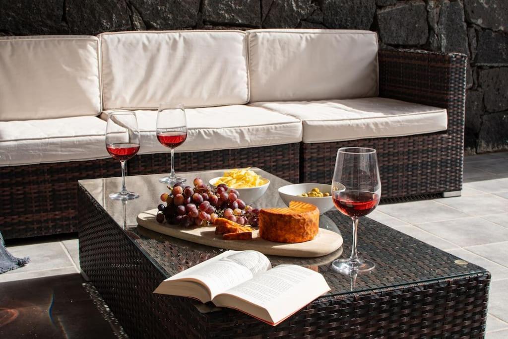 Casa Marlay Spacious, Heated Pool, Bbq & Fast Wi-fi Only 15 Minutes Walk To Town Playa Blanca (Lanzarote)