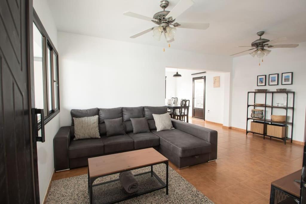 Holiday home Casa Marlay Spacious, Heated Pool, Bbq & Fast Wi-fi Only 15 Minutes Walk To Town *