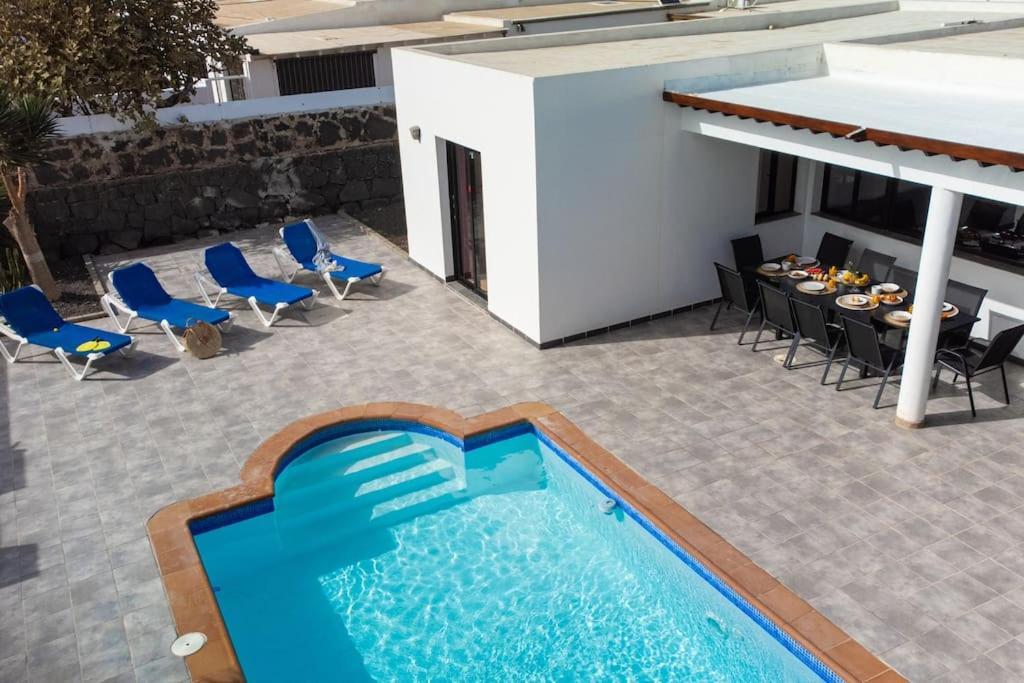 Holiday home Casa Marlay Spacious, Heated Pool, Bbq & Fast Wi-fi Only 15 Minutes Walk To Town Playa Blanca (Lanzarote)