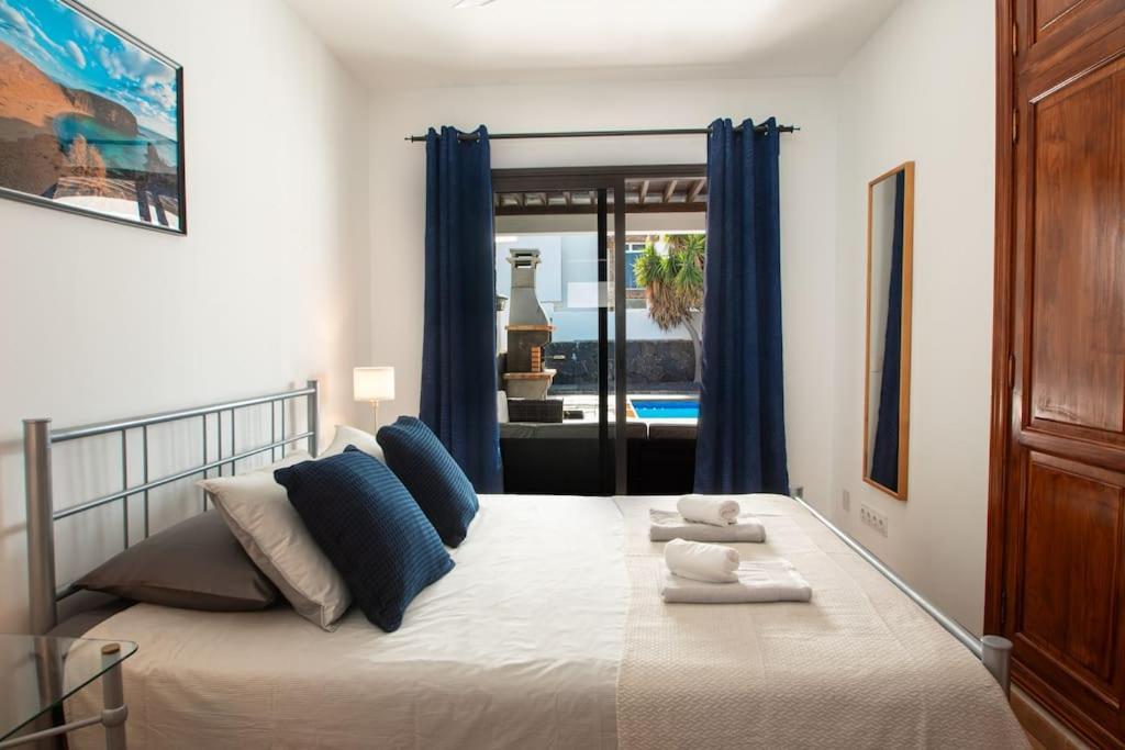 Casa Marlay Spacious, Heated Pool, Bbq & Fast Wi-fi Only 15 Minutes Walk To Town *
